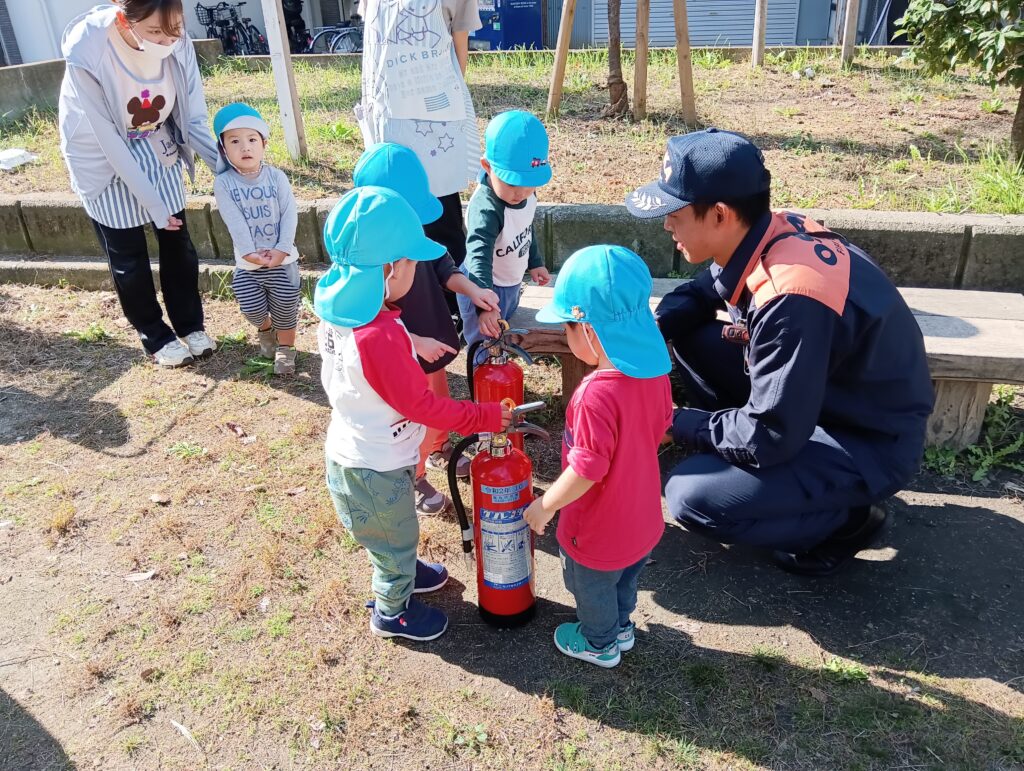 くじら保育園　海老江園　避難訓練　消防車　202411-3