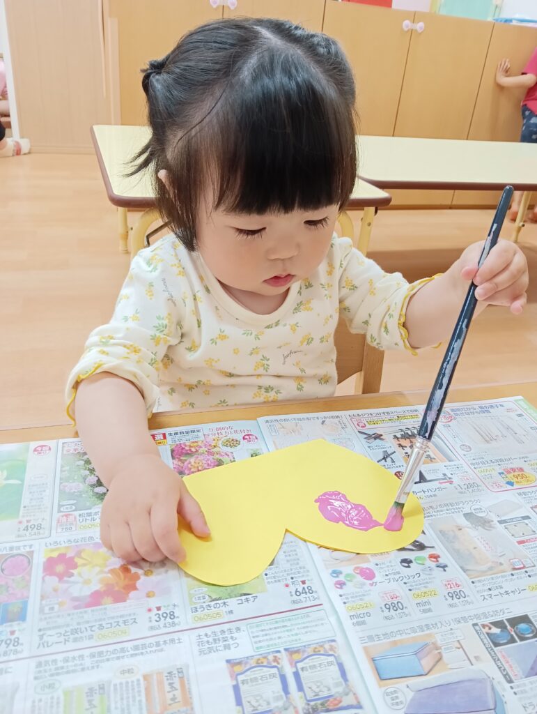 製作 5月 保育園 たんぽぽ ちょうちょう てんとう虫 春 絵筆 デカルコマニー タンポ 202505-2