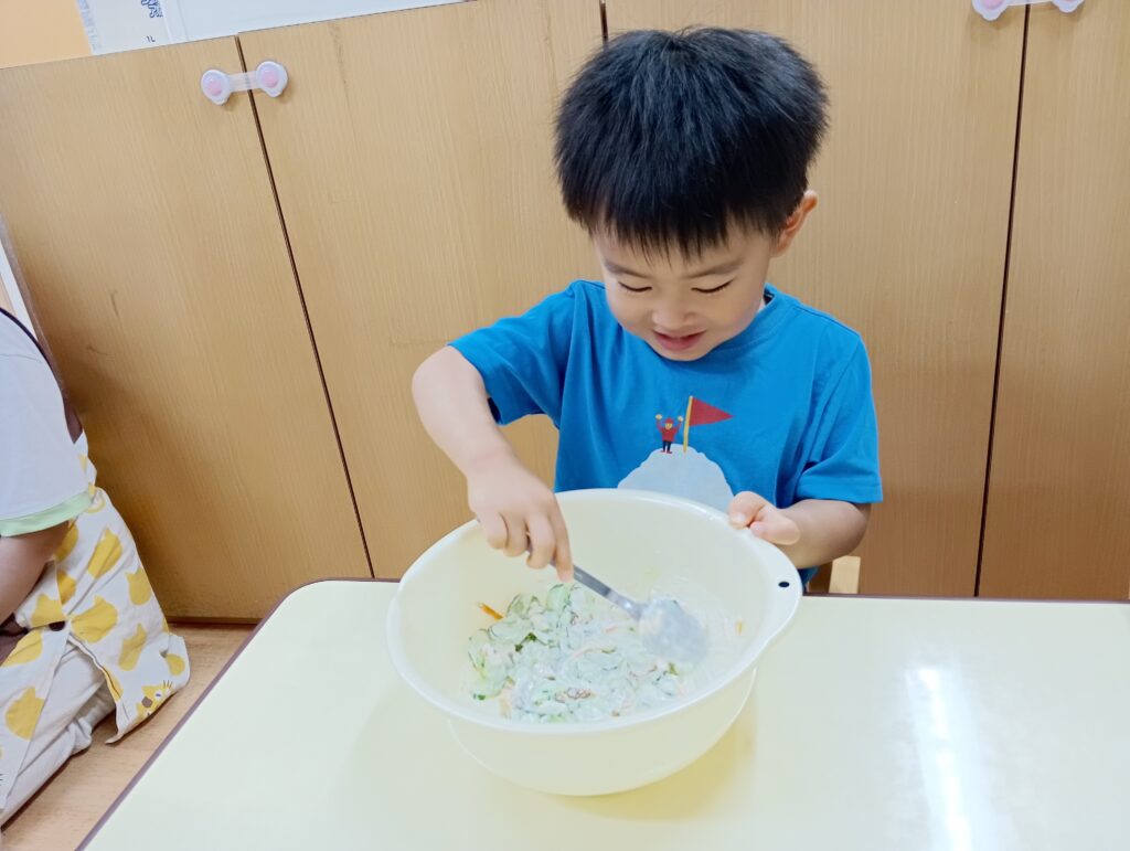 きゅうり　栽培　収穫　給食　食育　くじら保育園　海老江　福島区　福島　202507-4