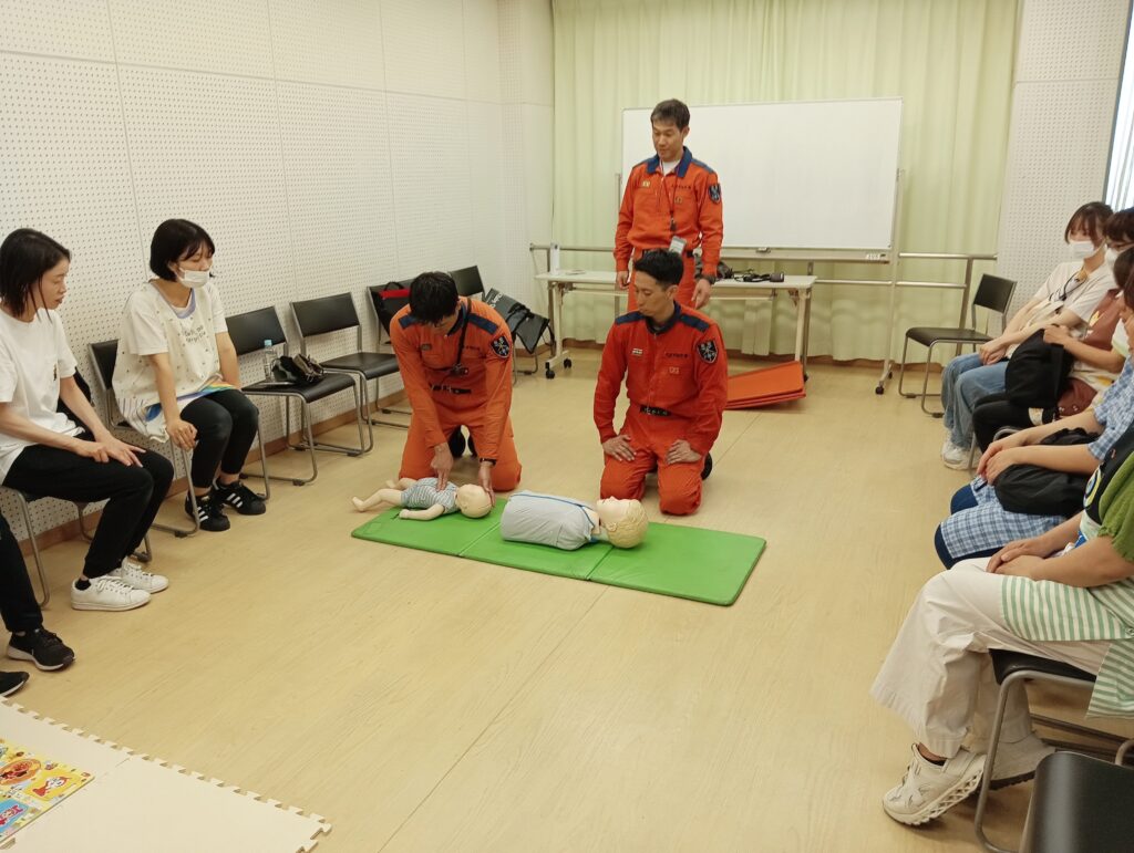 救命講習 AED 人工呼吸 胸骨圧迫 保育士 くじら保育園 海老江園 福島区 大阪 保育園 202508-2