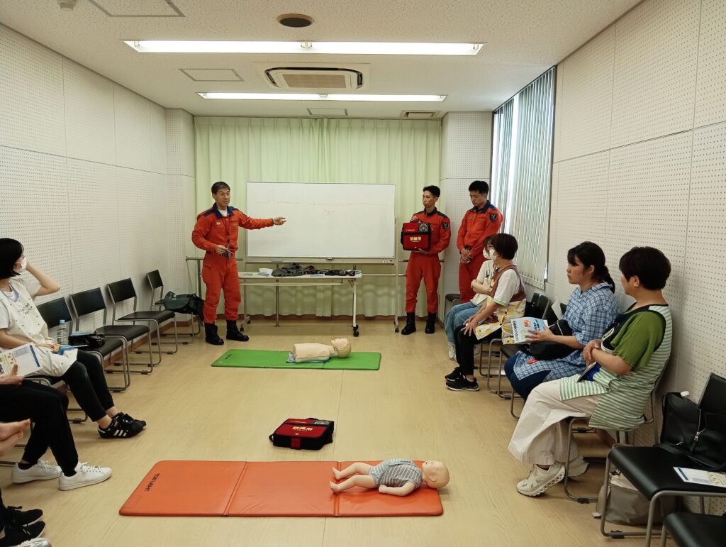 救命講習 AED 人工呼吸 胸骨圧迫 保育士 くじら保育園 海老江園 福島区 大阪 保育園 202508-1