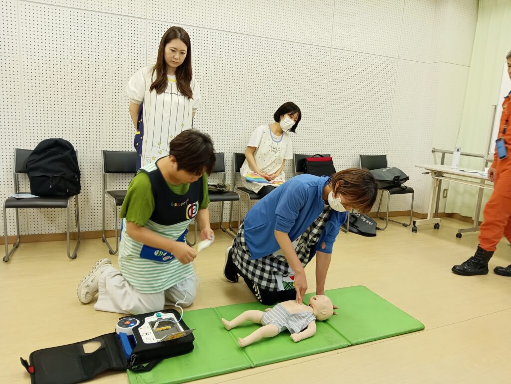 救命講習 AED 人工呼吸 胸骨圧迫 保育士 くじら保育園 海老江園 福島区 大阪 保育園 202508-5