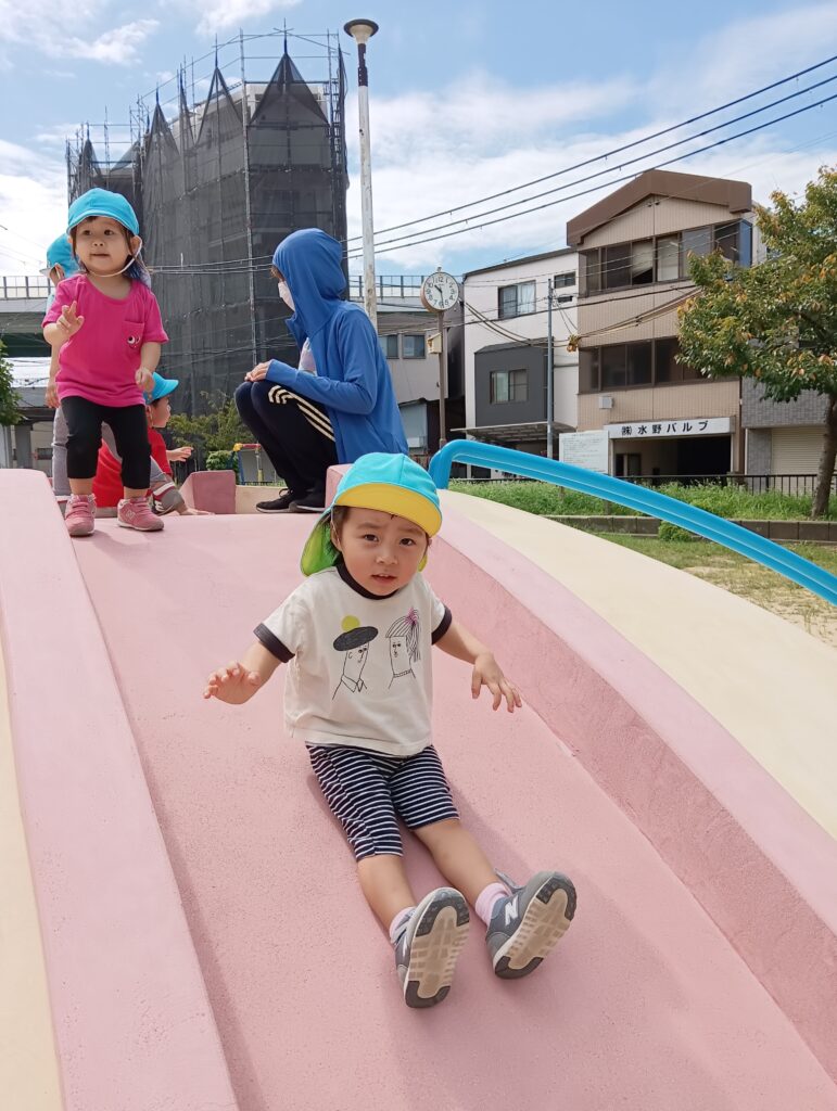 くじら保育園　大阪　海老江　お散歩　公園　　202510-5