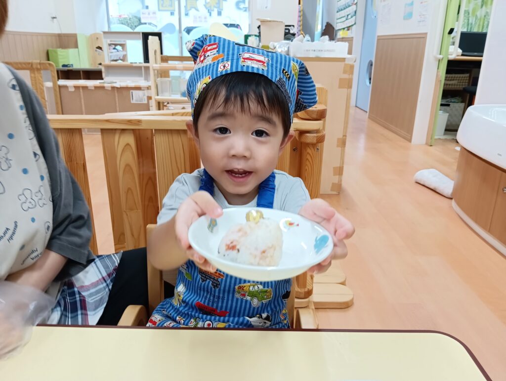 保育園　食育　おにぎり　大阪　くじら保育園　202510-5