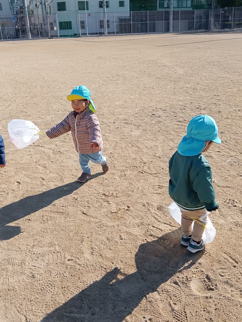 保育園で凧揚げ 大阪 保育園 くじら保育園 202601-3