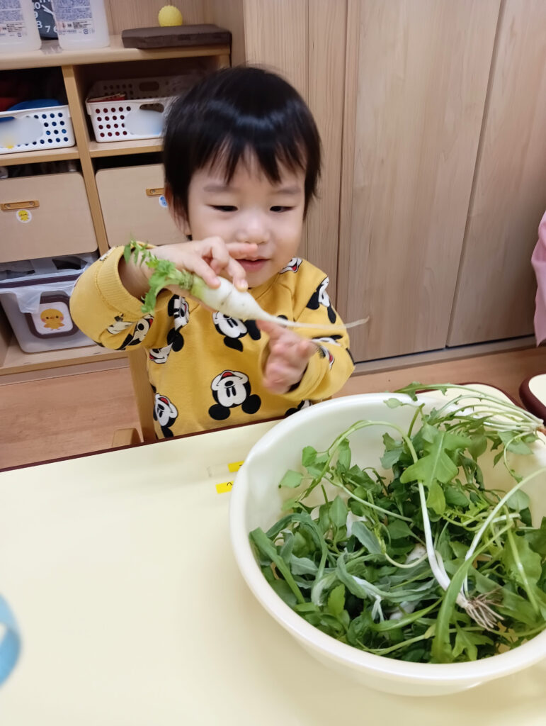 七草がゆで食育　大阪　保育園　くじら保育園 　202601-5