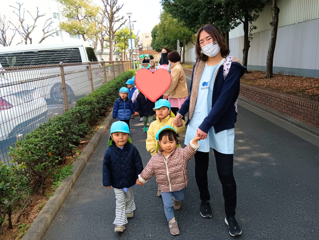 公園へお散歩 大阪 くじら保育園 202603-1