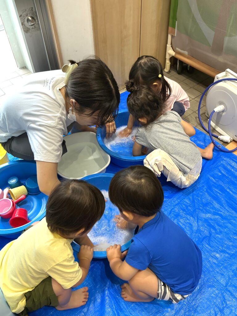 保育園の泡遊び 見立て遊び 大阪 くじら保育園 202609-2