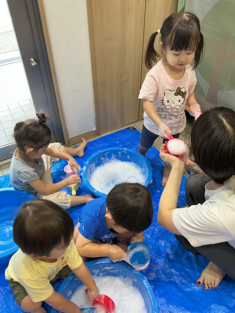 保育園の泡遊び 見立て遊び 大阪 くじら保育園 202609-4