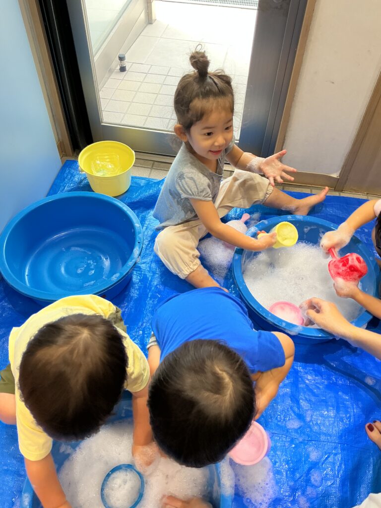 保育園の泡遊び 見立て遊び 大阪 くじら保育園 202609-5