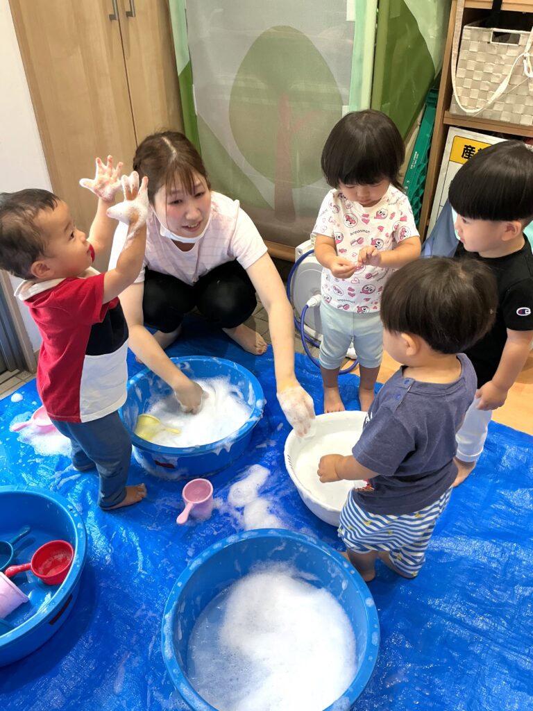 保育園の泡遊び 見立て遊び 大阪 くじら保育園 202609-1