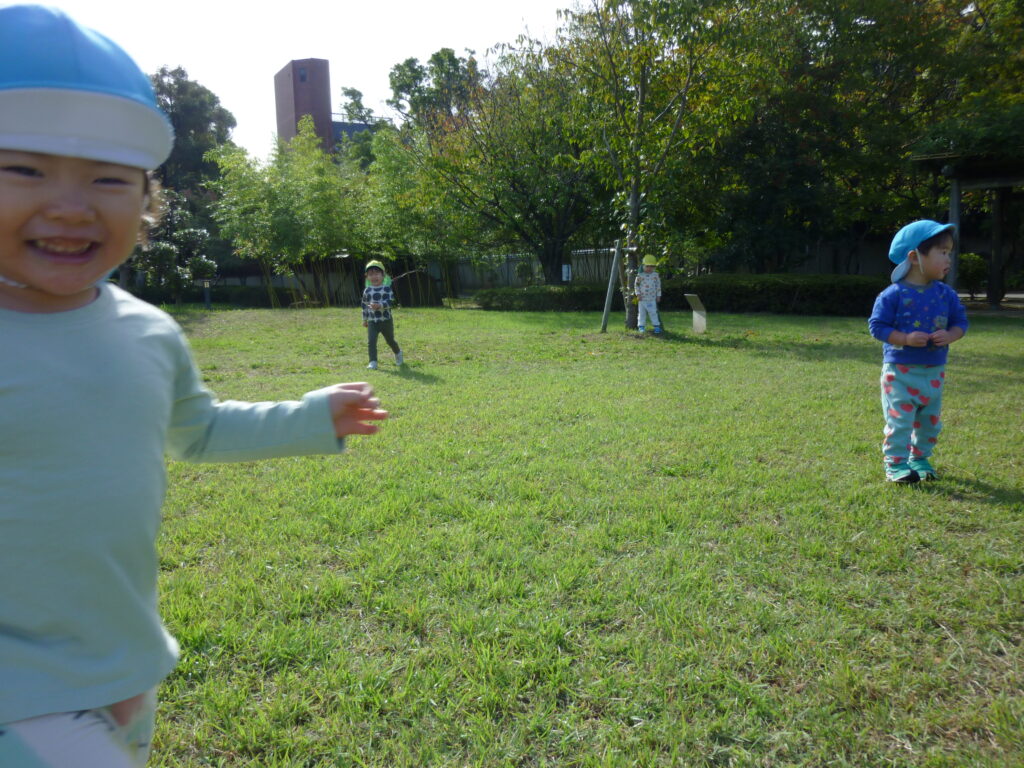 くじら保育園　都島東野田園　藤田邸跡公園　どんぐり　202411-3