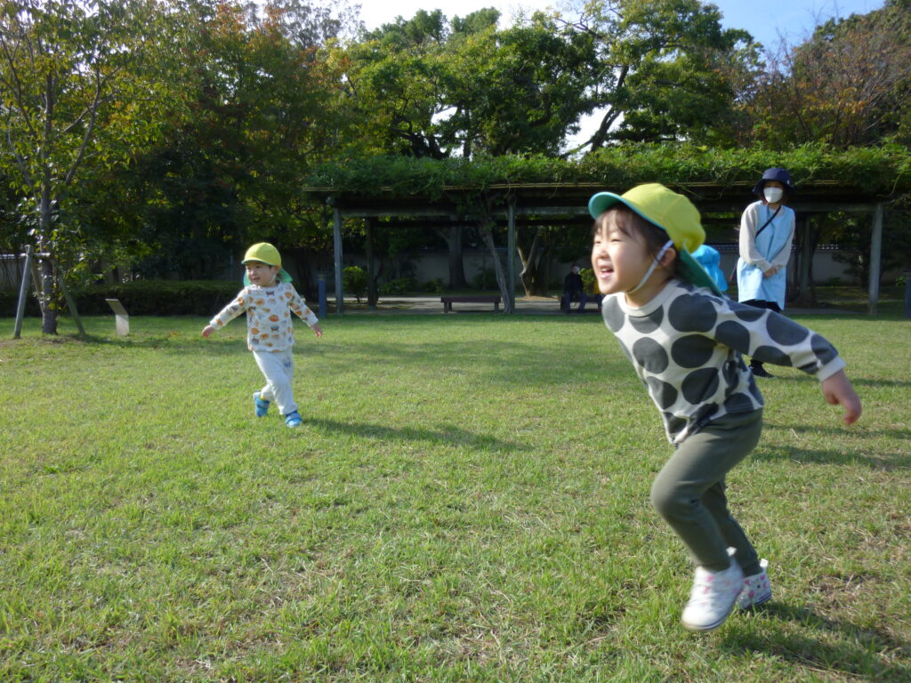 くじら保育園　都島東野田園　藤田邸跡公園　どんぐり　202411-1