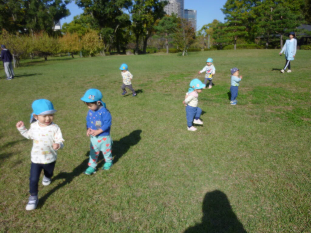 くじら保育園　都島東野田園　藤田邸跡公園　どんぐり　202411-4