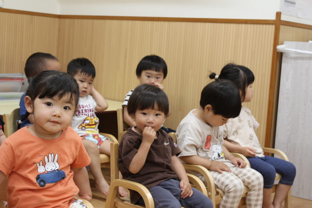 お誕生日会 お祝い給食 特別給食 誕生日プレート スケッチブックシアター 誕生日 くじら保育園 都島区 都島東野田 202506-1