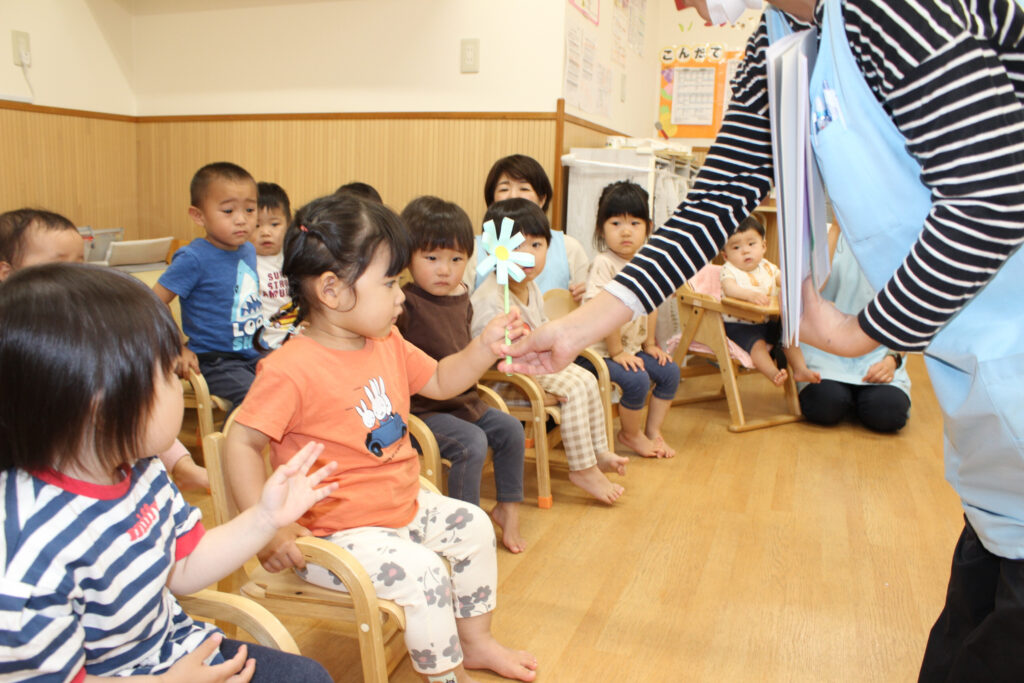 お誕生日会 お祝い給食 特別給食 誕生日プレート スケッチブックシアター 誕生日 くじら保育園 都島区 都島東野田 202506-2