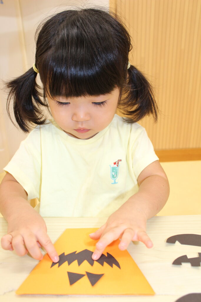 大阪　保育園　くじら保育園　ハロウィン製作　202510-3