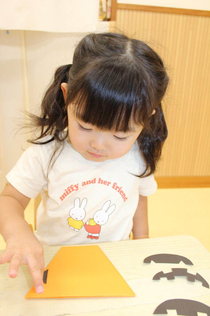 大阪　保育園　くじら保育園　ハロウィン製作　202510-1