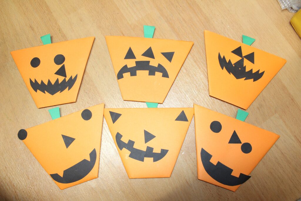 大阪　保育園　くじら保育園　ハロウィン製作　202510-4