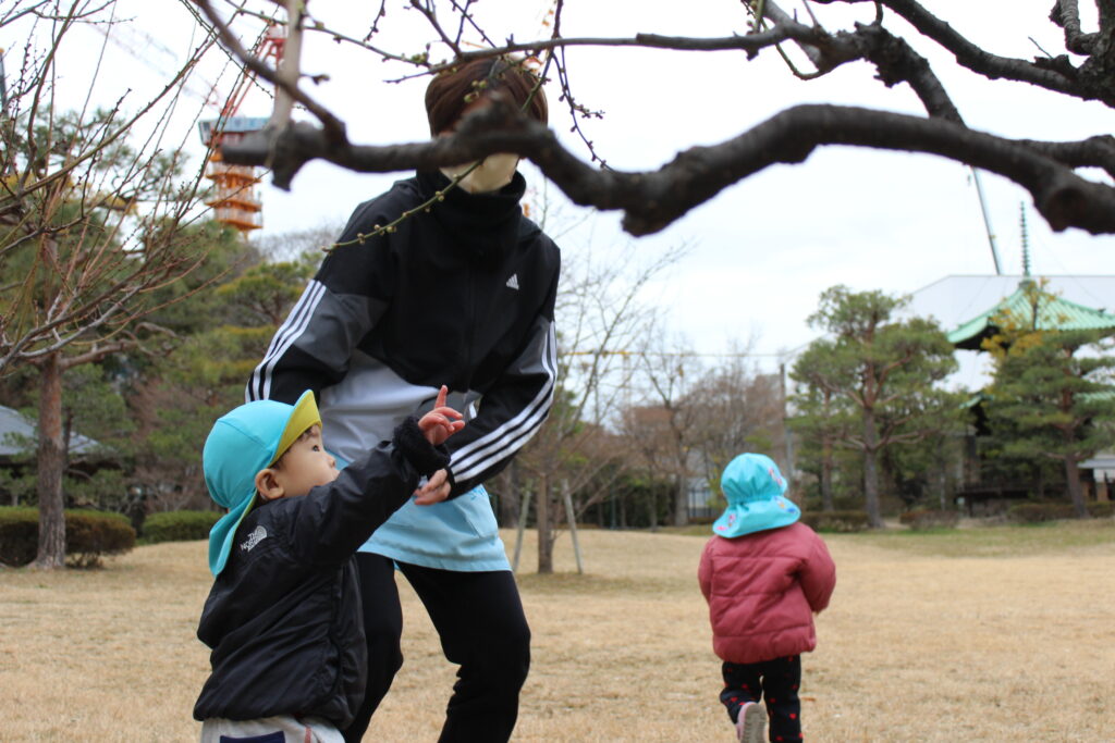 フラフープで電車ごっこ 梅の花 大阪 保育園 くじら保育 202601-4