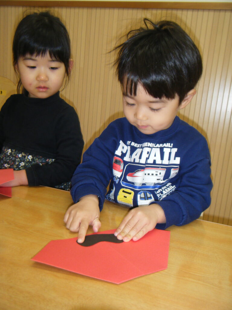 保育園で節分準備　鬼のお面作り　大阪　くじら保育園　202602-2