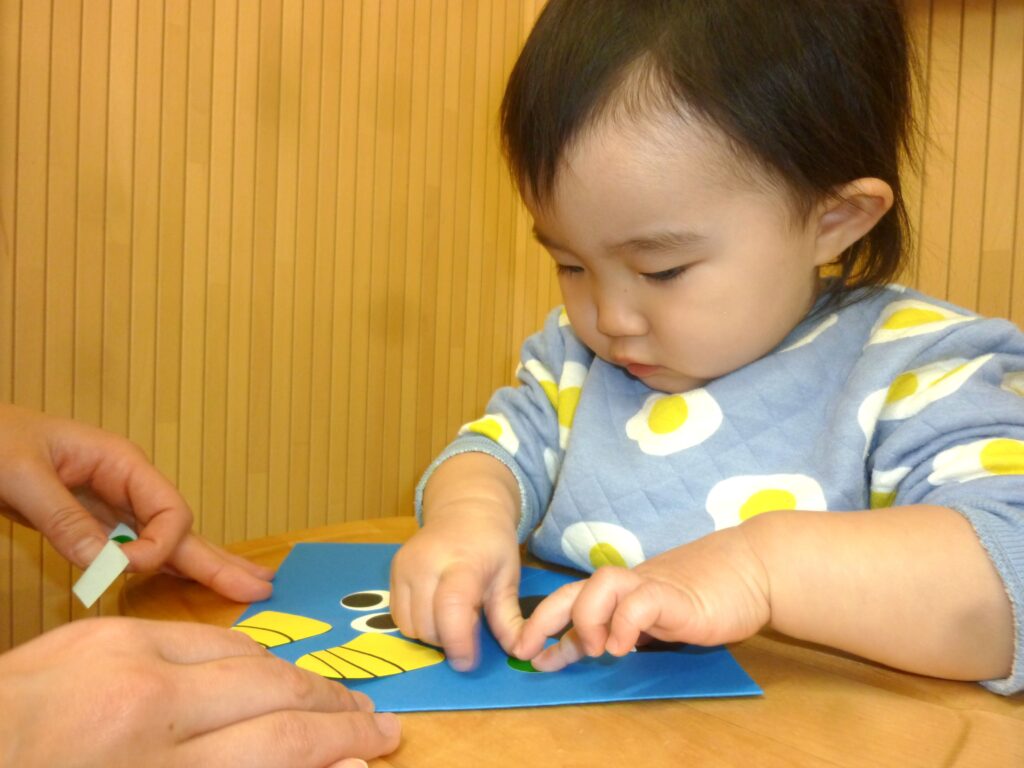 保育園で節分準備　鬼のお面作り　大阪　くじら保育園　202602-1