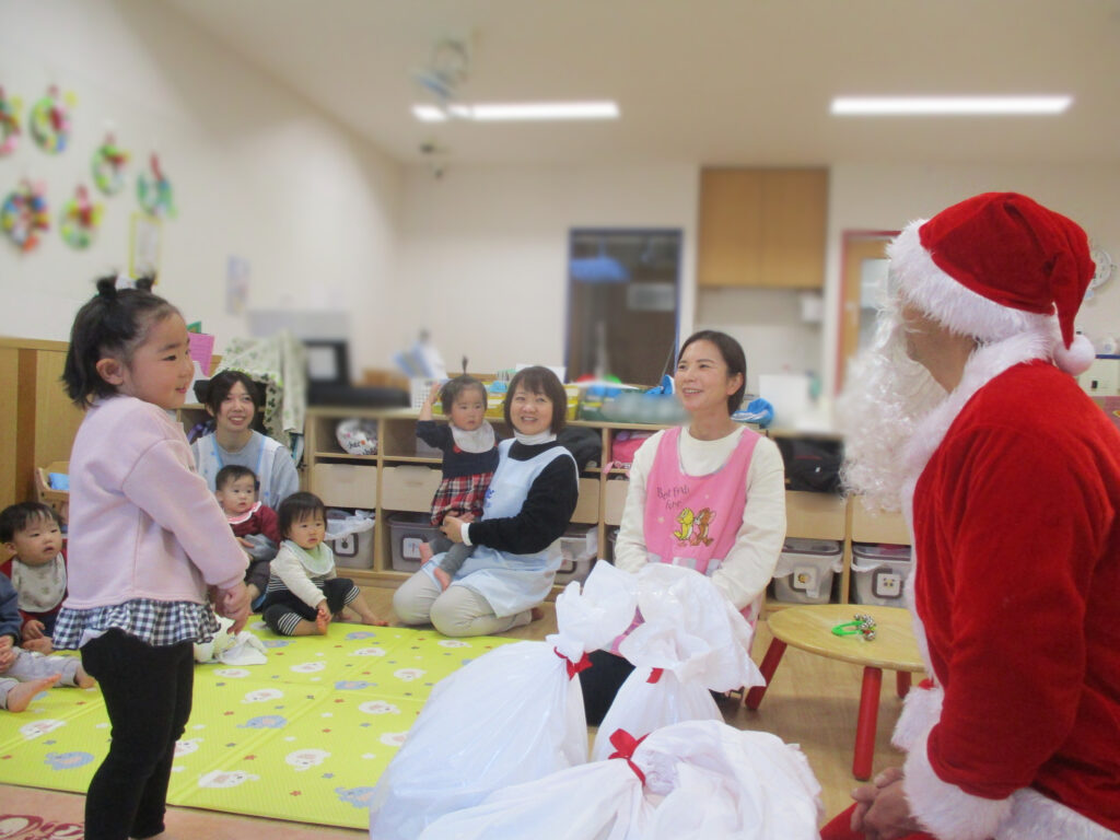 くじら保育園　姫島園　サンタさん　202412-1