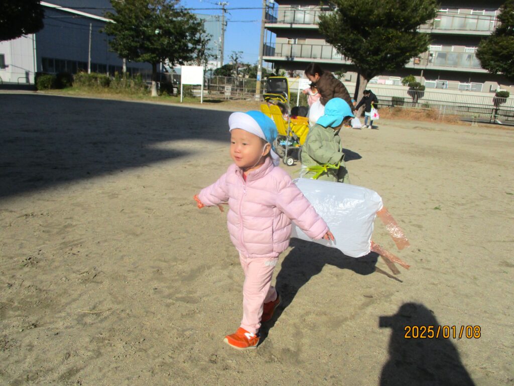 くじら保育園　姫島園　凧あげ　202501-2