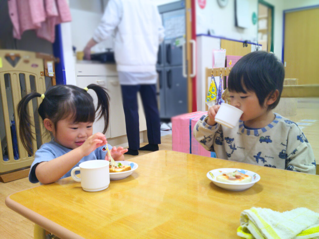 食育 クッキング ピザトースト くじら保育園 姫島 西淀川区 202505-2
