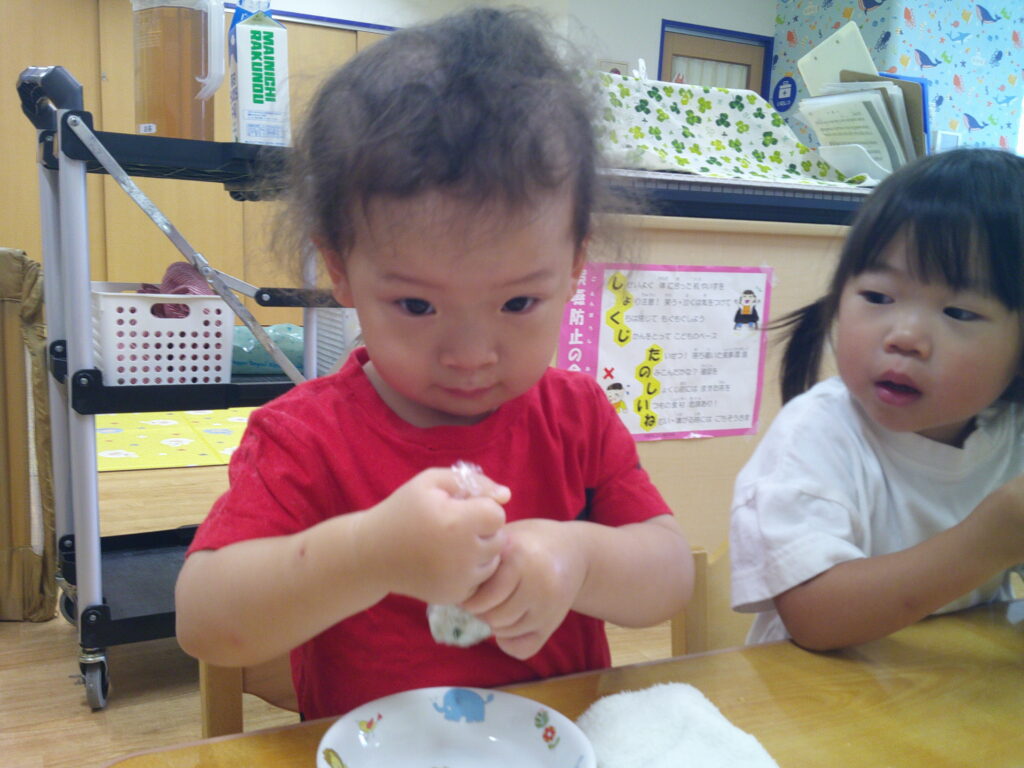 おにぎり クッキング おやつ 栄養士 くじら保育園 姫島園 福島区 202506-3