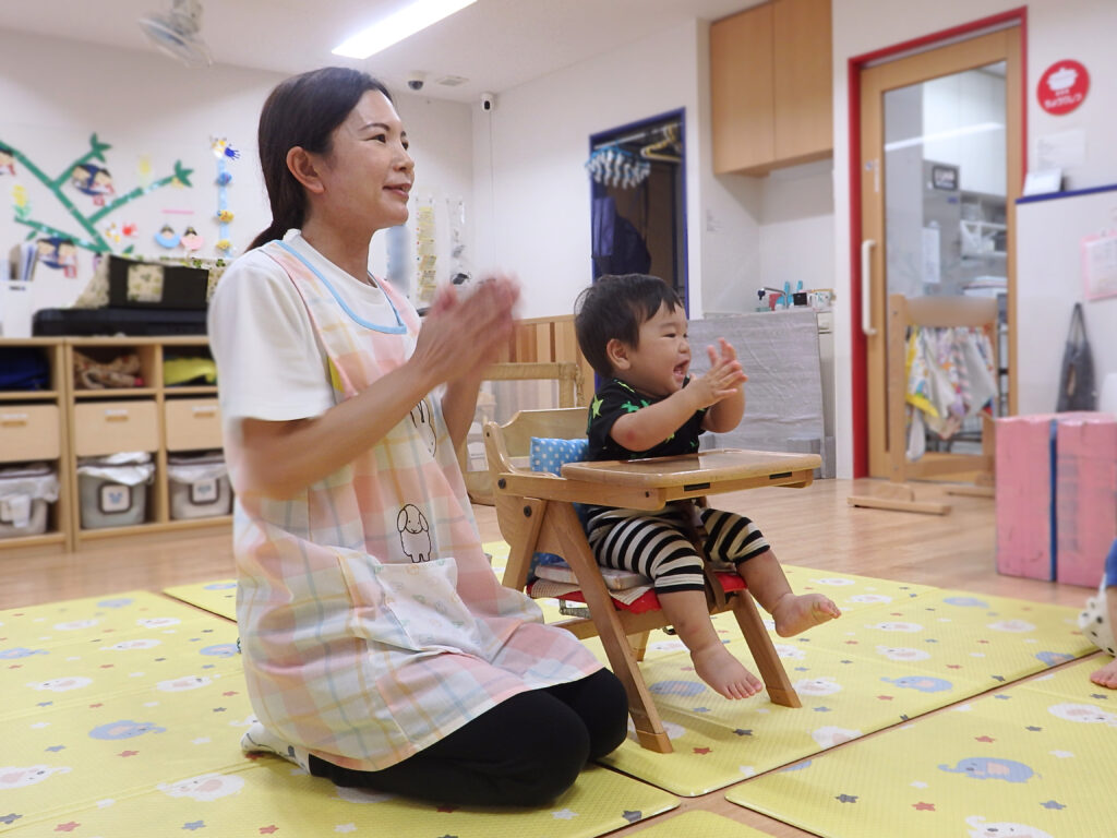 お誕生日会 0歳児 はをみがきましょう 歯磨き 歯ブラシ 虫歯予防 くじら保育園 姫島園 202507-1