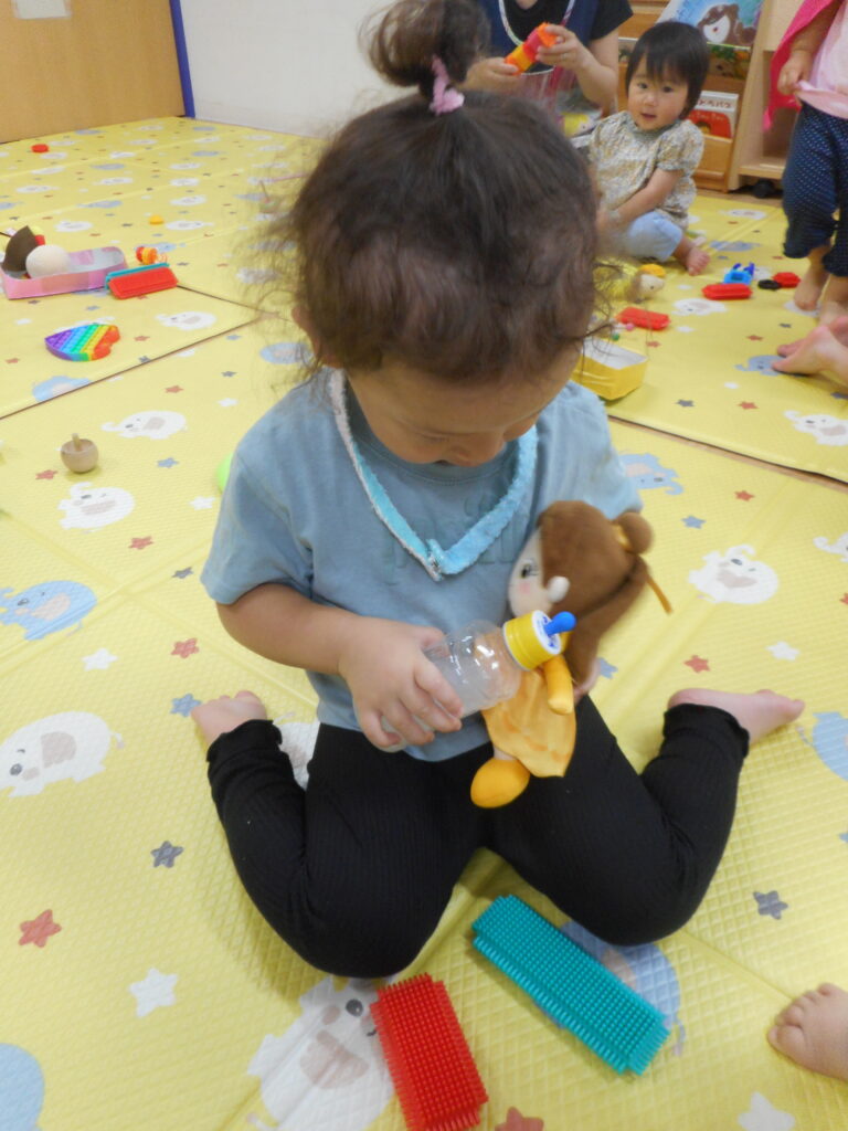 ごっこ遊び みたて遊び つもり遊び 2歳児 くじら保育園 姫島園 西淀川区 大阪 20257-3