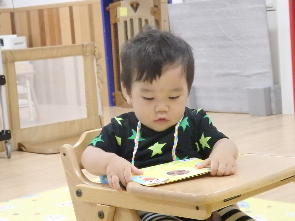 お誕生日会 0歳児 はをみがきましょう 歯磨き 歯ブラシ 虫歯予防 くじら保育園 姫島園 202507-2