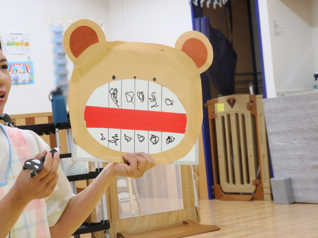 お誕生日会 0歳児 はをみがきましょう 歯磨き 歯ブラシ 虫歯予防 くじら保育園 姫島園 202507-3