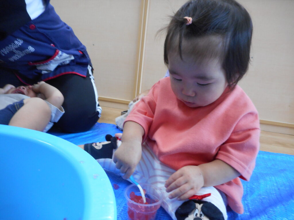 寒天あそび　感触あそび　夏　くじら保育園　姫島園　202508-4