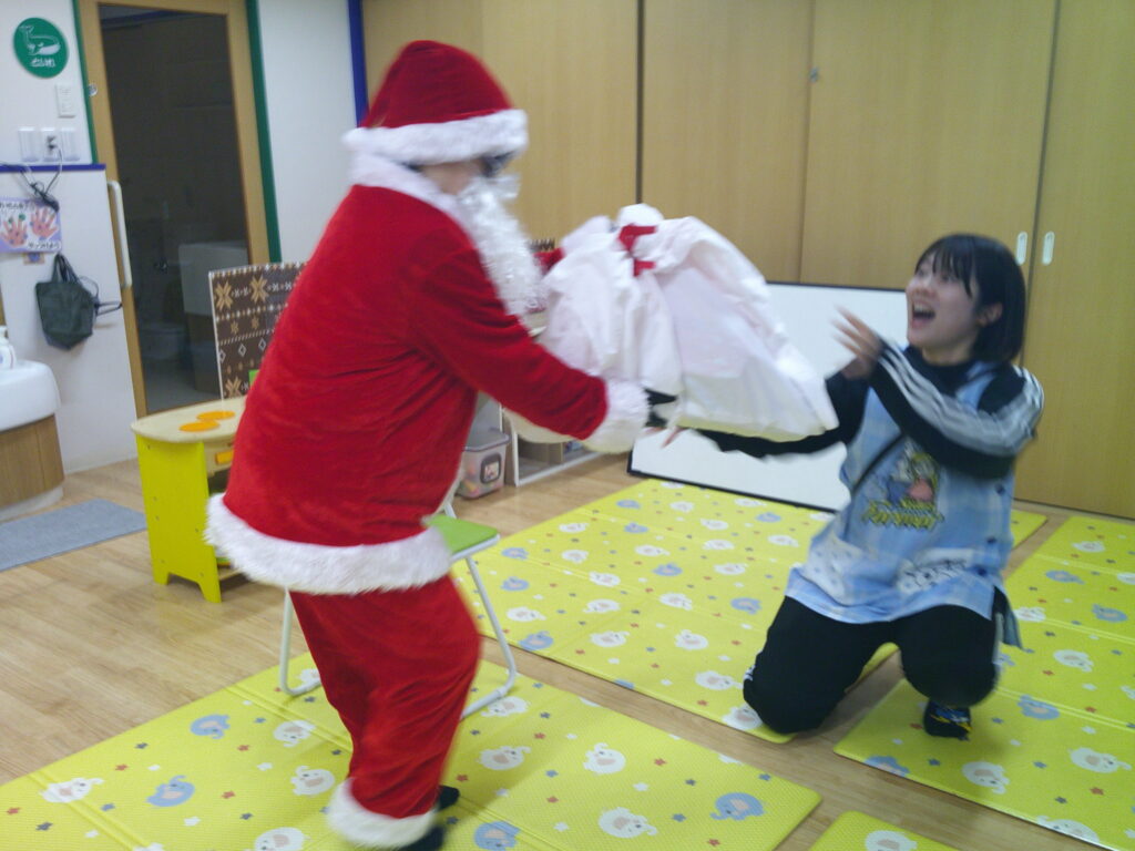 保育園のクリスマス会 サンタさん　大阪　保育園　くじら保育園　202512-2
