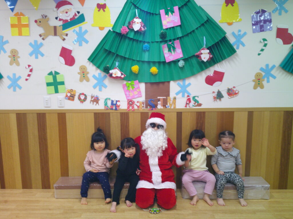 保育園のクリスマス会 サンタさん　大阪　保育園　くじら保育園　202512-4