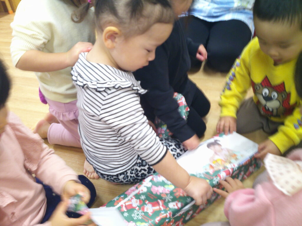 保育園のクリスマス会 サンタさん　大阪　保育園　くじら保育園　202512-3