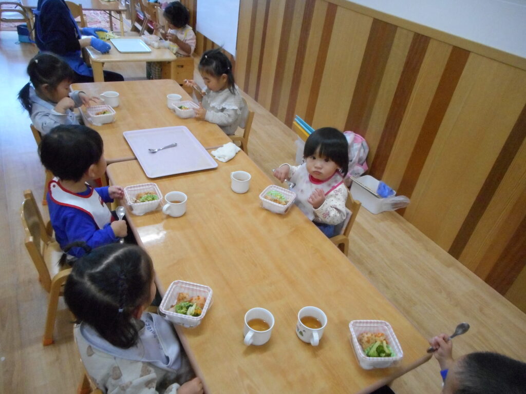保育園のお弁当給食　大阪　保育園　くじら保育園　202512-1