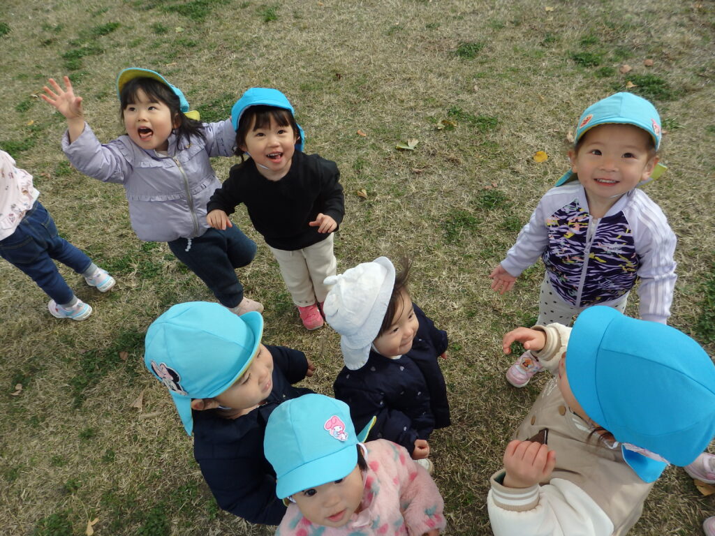 戸外あそびでパラバルーン　大阪保育園　くじら保育園　202512-4