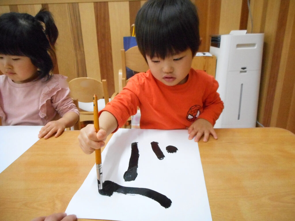 保育園で書初め　大阪　くじら保育園　202601-1