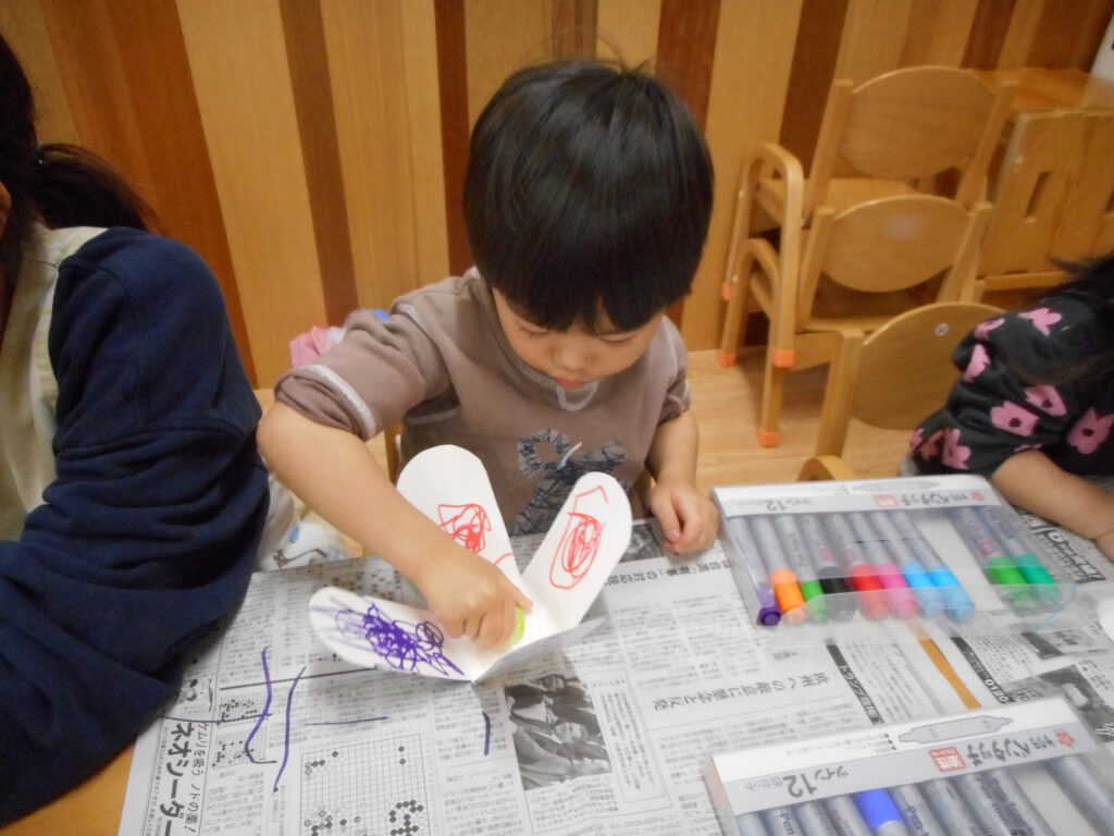 牛乳パックでこま作り　大阪　保育園　くじら保育園　202601-3