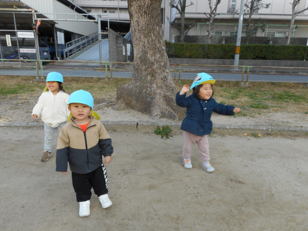 大阪　保育園　くじら保育園　外遊び　202601-4