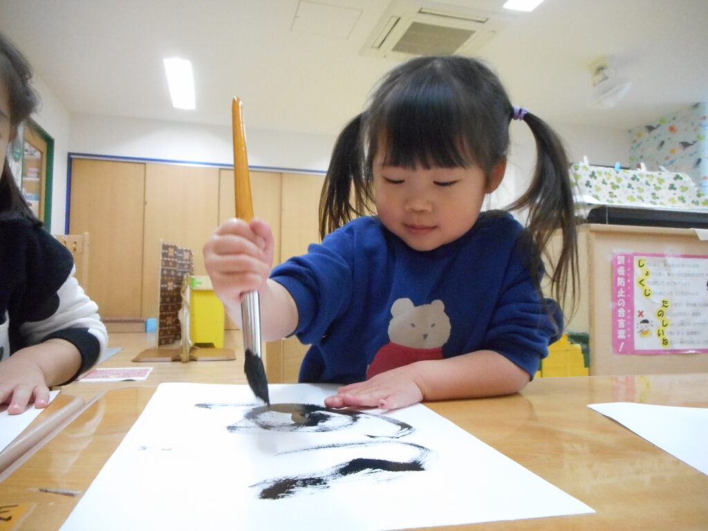 保育園で書初め　大阪　くじら保育園　202601-4