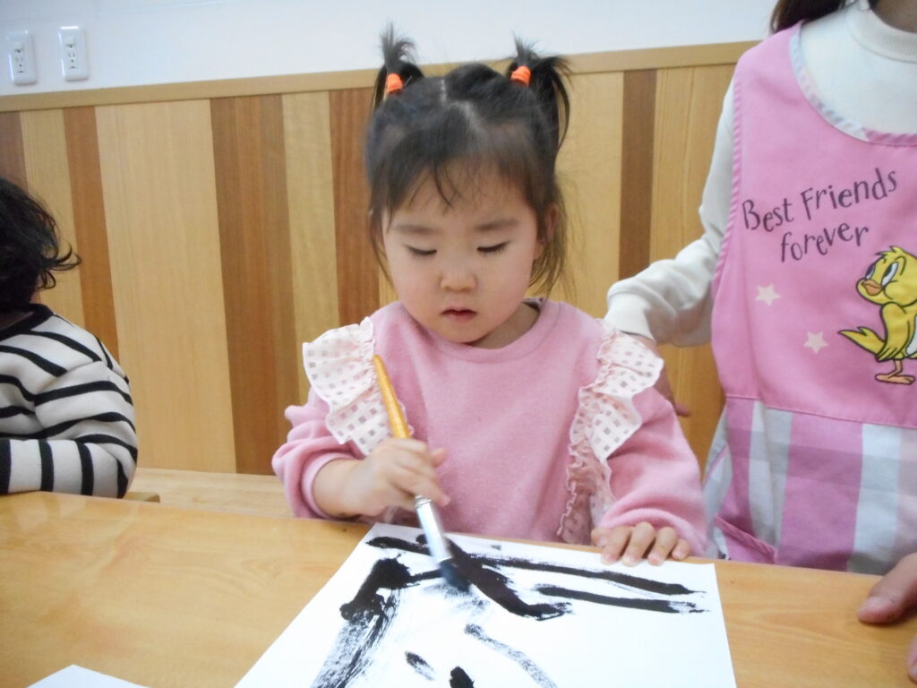 保育園で書初め　大阪　くじら保育園　202601-2