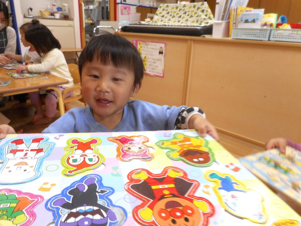 保育園でパズル遊び 大阪 くじら保育園 202603-2