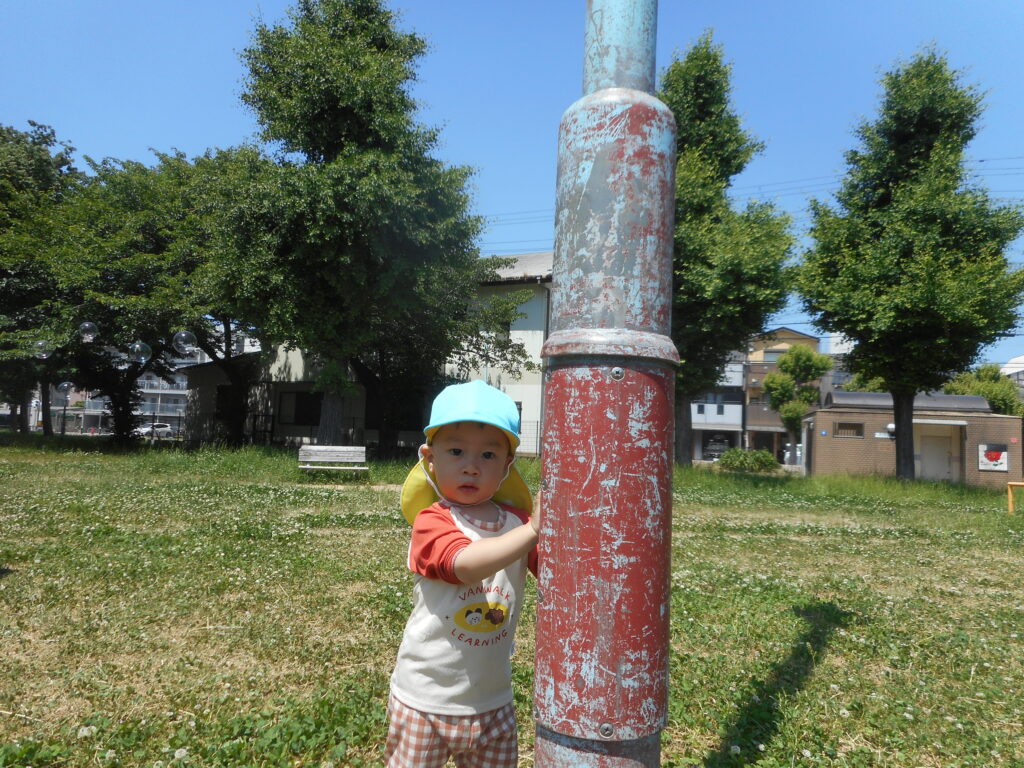 公園でシャボン玉やフラフープ　大阪　保育園　くじら保育園　202606-1