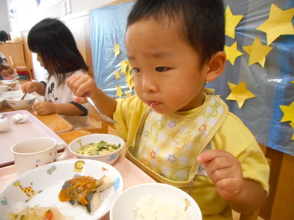 保育園でプチトマトの収穫体験 大阪 くじら保育園 202607-5
