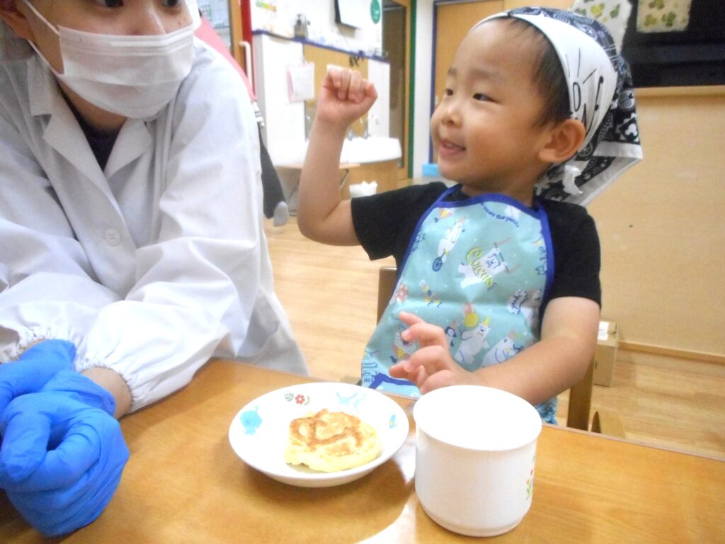 保育園でパンケーキ作り　食育　おやつクッキング　大阪　くじら保育園　202609-4