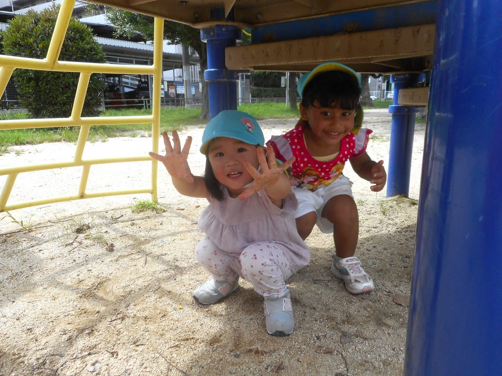 秋　公園で外遊び　大阪　保育園　くじら保育園　202610-1